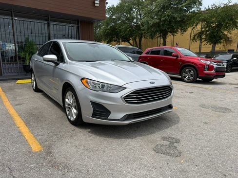 Used 2019 Ford Fusion SE FWD image 3