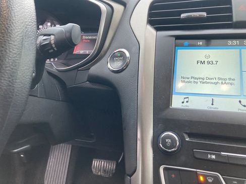 Used 2017 Ford Fusion SE w/ Fusion SE Technology Package image 21