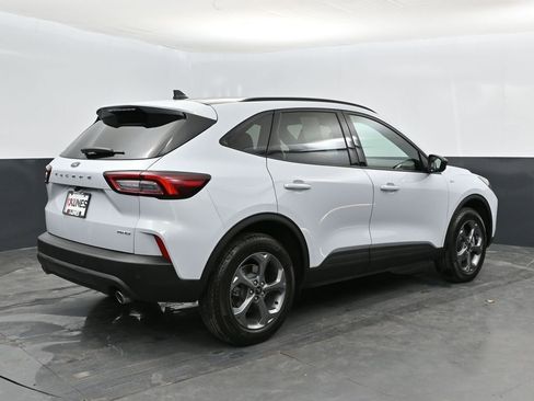 Used 2026 Ford Escape ST-Line w/ Tech Pack #1 AWD/4WD image 2