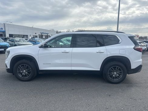 Used 2025 GMC Acadia Elevation image 8