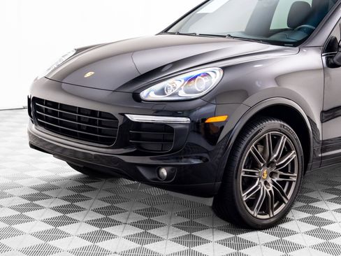 Certified 2017 Porsche Cayenne Platinum Edition image 35