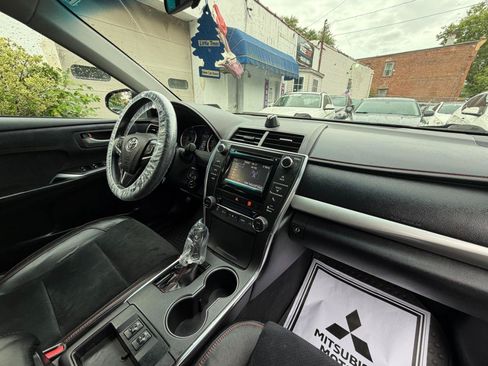Used 2015 Toyota Camry XSE FWD image 41