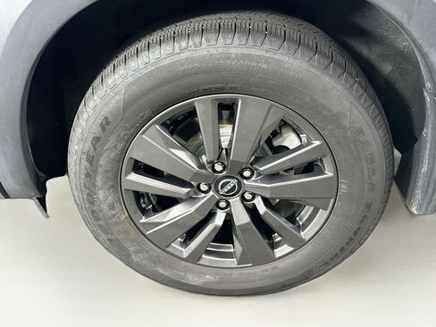 Used 2022 Nissan Pathfinder SV w/ SV Black Package FWD image 11