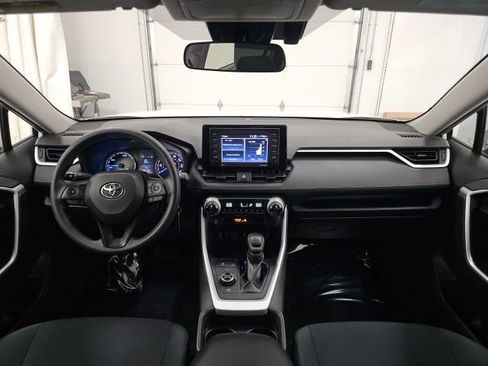 Certified 2020 Toyota RAV4 LE image 31