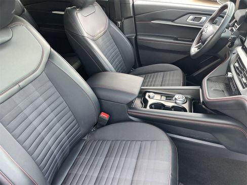 Used 2025 Ford Explorer ST-Line w/ Premium Package image 10