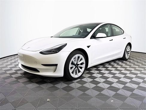 Used 2021 Tesla Model 3 Standard Range Plus image 48