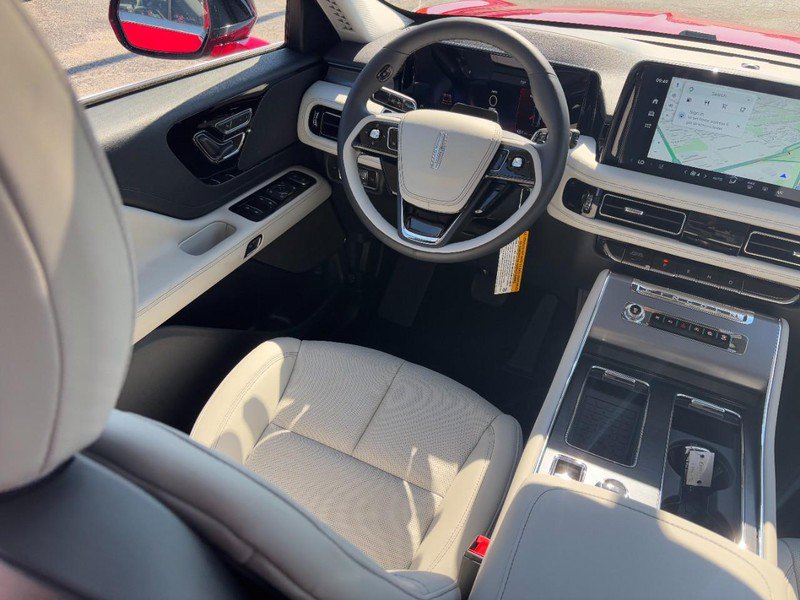 New 2026 Lincoln Aviator AWD image 12