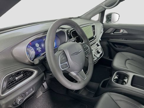 New 2026 Chrysler Pacifica Select FWD image 6
