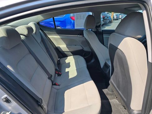 Used 2017 Hyundai Elantra SE FWD image 13
