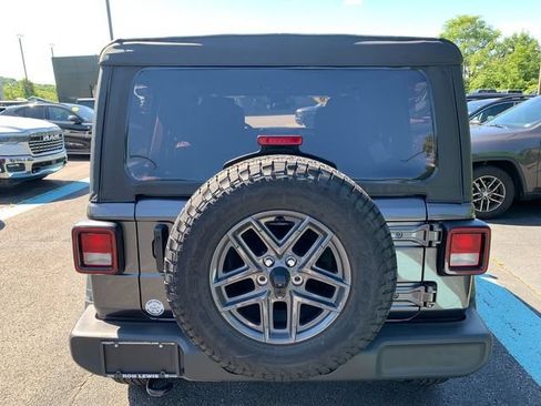 Used 2025 Jeep Wrangler Unlimited Sport AWD/4WD image 4