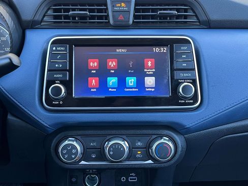 Used 2025 Nissan Versa SV image 17