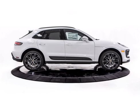 Certified 2026 Porsche Macan AWD/4WD image 8
