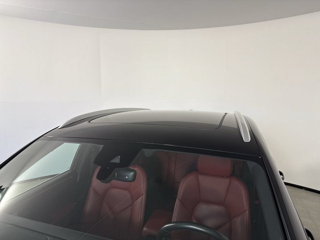 Certified 2021 Porsche Macan AWD/4WD image 17