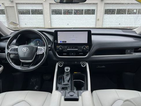 Used 2025 Toyota Grand Highlander AWD Hybrid image 13