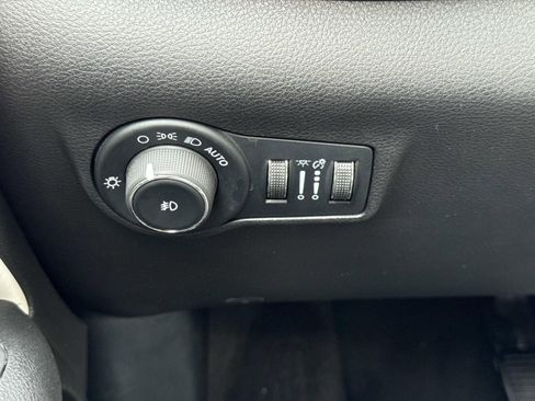 Used 2024 Jeep Compass Limited image 18