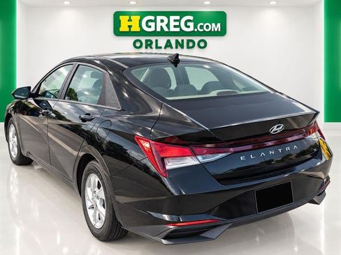 Used 2021 Hyundai Elantra SE FWD image 2