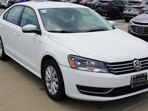 Used 2014 Volkswagen Passat 1.8T Wolfsburg Edition FWD image 3