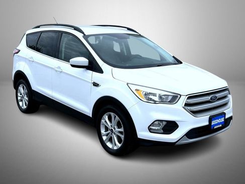 Used 2018 Ford Escape SE FWD image 3