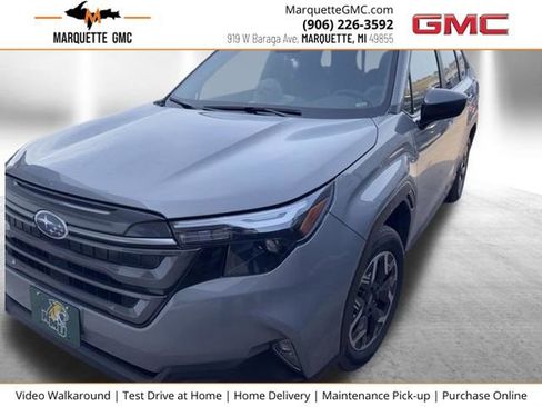 Used 2025 Subaru Forester Premium image 1