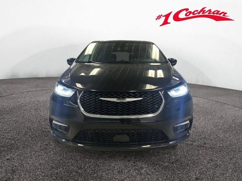 Used 2024 Chrysler Pacifica Touring-L FWD image 30