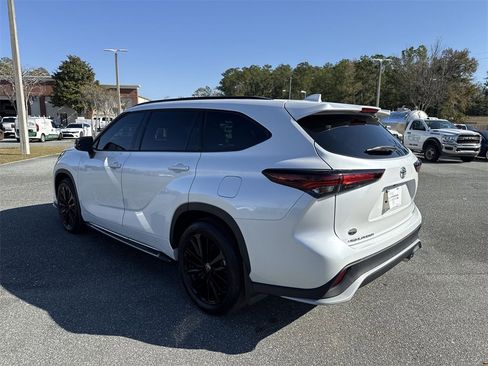 Used 2024 Toyota Highlander XSE image 4