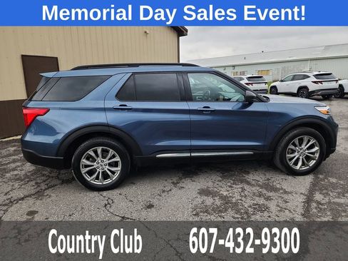 Used 2020 Ford Explorer XLT w/ Equipment Group 202A AWD/4WD image 9
