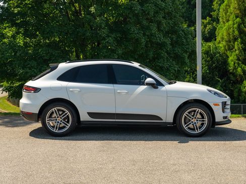 Certified 2021 Porsche Macan AWD/4WD image 8