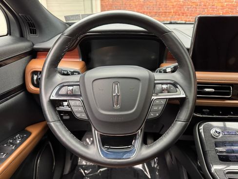Used 2023 Lincoln Nautilus Reserve AWD/4WD image 14