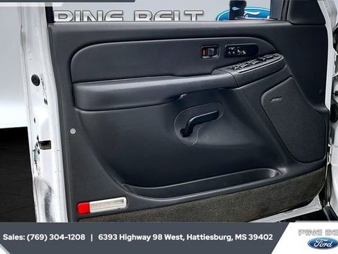 Used 2005 GMC Sierra 2500 SLT w/ Heavy-Duty Power Package image 18