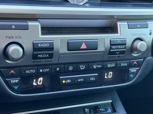 Used 2015 Lexus ES 350 w/ Luxury Package image 21