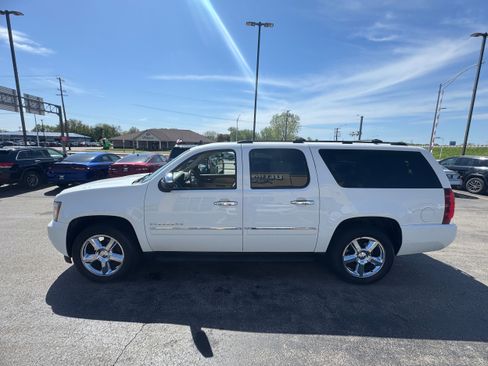 Used 2012 Chevrolet Suburban LTZ AWD/4WD image 2