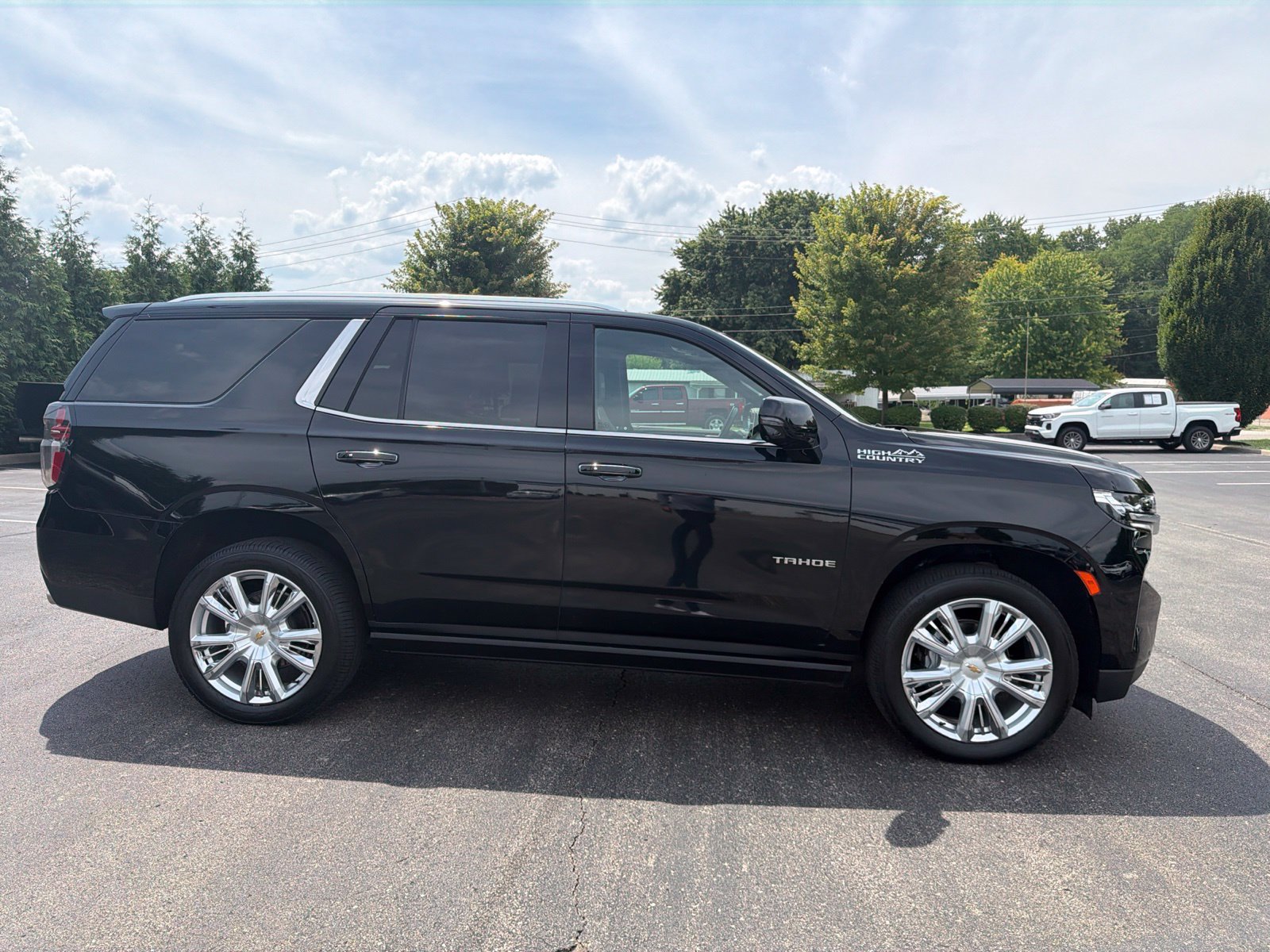 Used 2022 Chevrolet Tahoe High Country w/ Premium Package AWD/4WD image 6