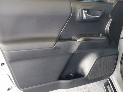 Used 2019 Toyota Tacoma TRD Off-Road RWD image 14