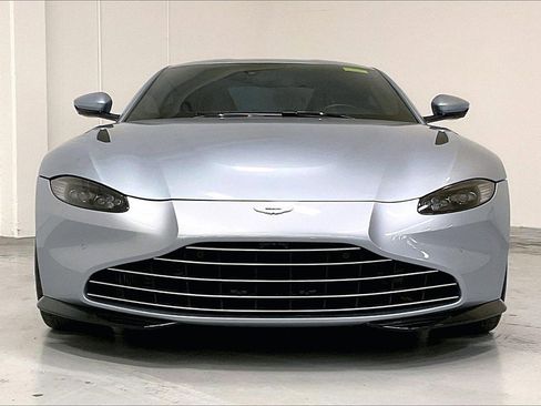 Used 2021 Aston Martin V8 Vantage Base image 2