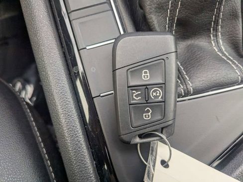 Used 2024 Volkswagen Taos SE FWD image 32