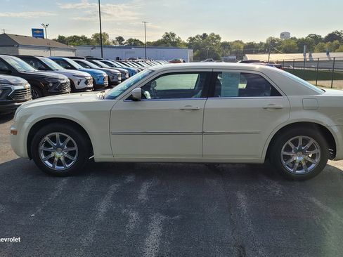 Used 2009 Chrysler 300 Touring RWD image 3
