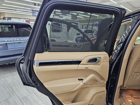 Used 2014 Porsche Cayenne S w/ Comfort Plus Package image 39