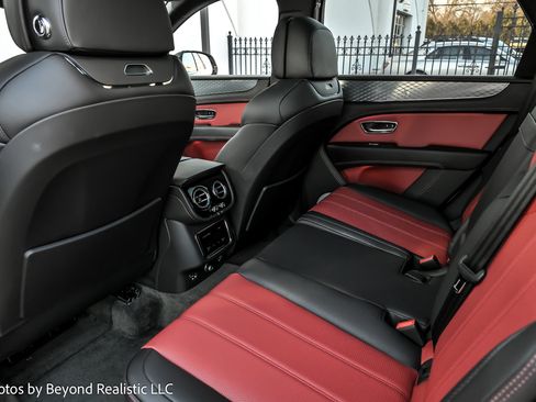 Used 2023 Bentley Bentayga image 29