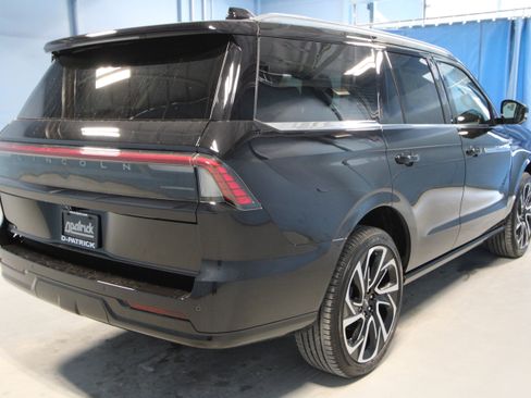 New 2026 Lincoln Navigator Reserve AWD/4WD image 30