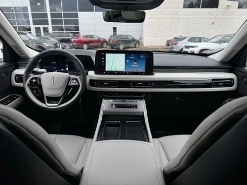 New 2026 Lincoln Aviator AWD w/ Jet Appearance Package image 29