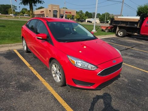 Used 2016 Ford Focus SE FWD image 1