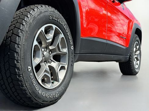 Used 2021 Jeep Cherokee Trailhawk AWD/4WD image 17