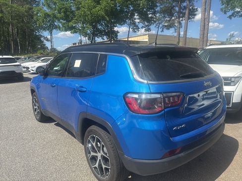 Used 2024 Jeep Compass Limited image 7