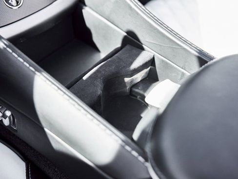 Used 2017 Aston Martin Vanquish S image 64