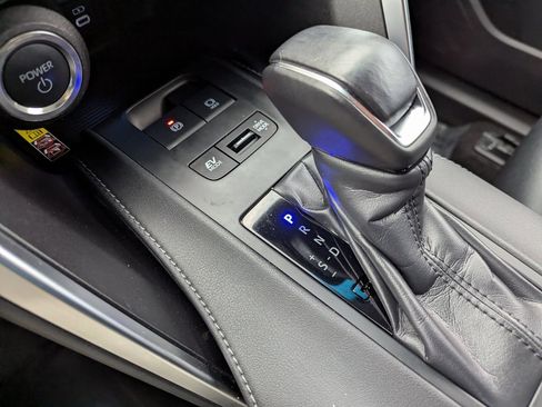 Used 2024 Toyota Venza LE image 20