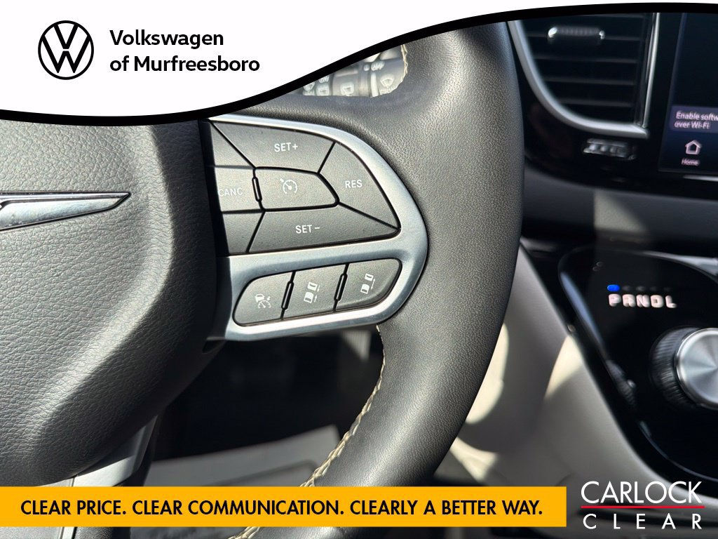 Used 2023 Chrysler Pacifica Touring-L FWD image 14