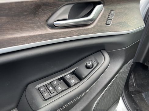 New 2025 Jeep Grand Cherokee L Limited w/ Black Appearance Package image 28