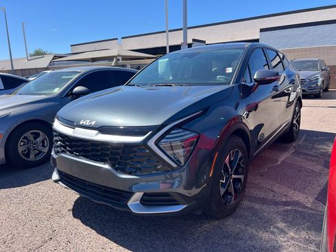 Used 2025 Kia Sportage EX FWD image 3