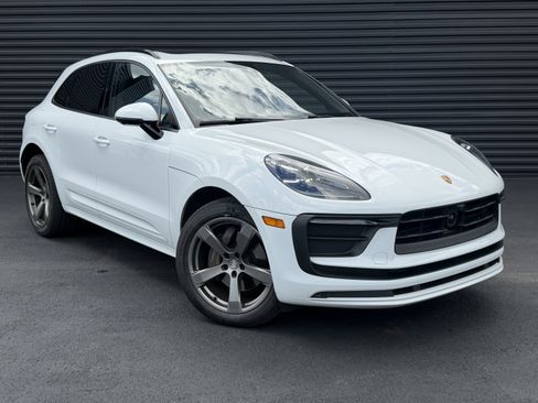 Used 2023 Porsche Macan Turbo AWD/4WD image 7