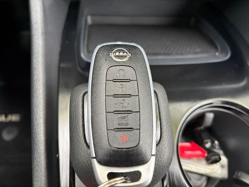Used 2025 Nissan Rogue SV FWD image 21